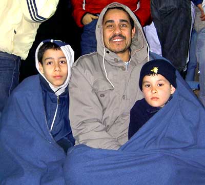Mohammed mit seinen beiden Söhnen mit Youssouf und Ali aus Algerien.